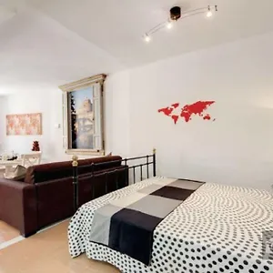 Navona Open Space Apartahotel